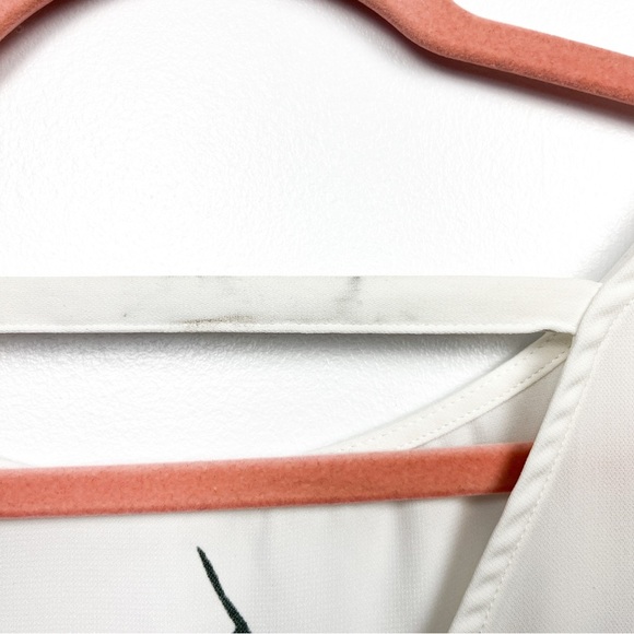 Dynamite Short Sleeve White & Blue Floral Top - Picture 6 of 8